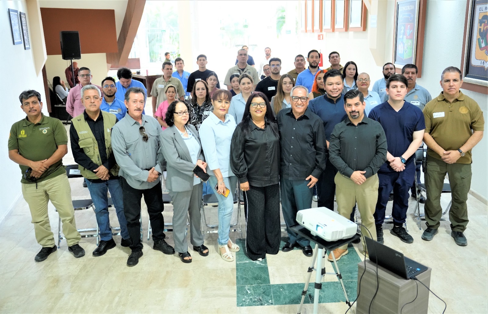 Ambrocio Chávez:Capacitan a brigadistas del Congreso de Sinaloa en reanimación cardiopulmonar y uso de desfibrilador externo automático