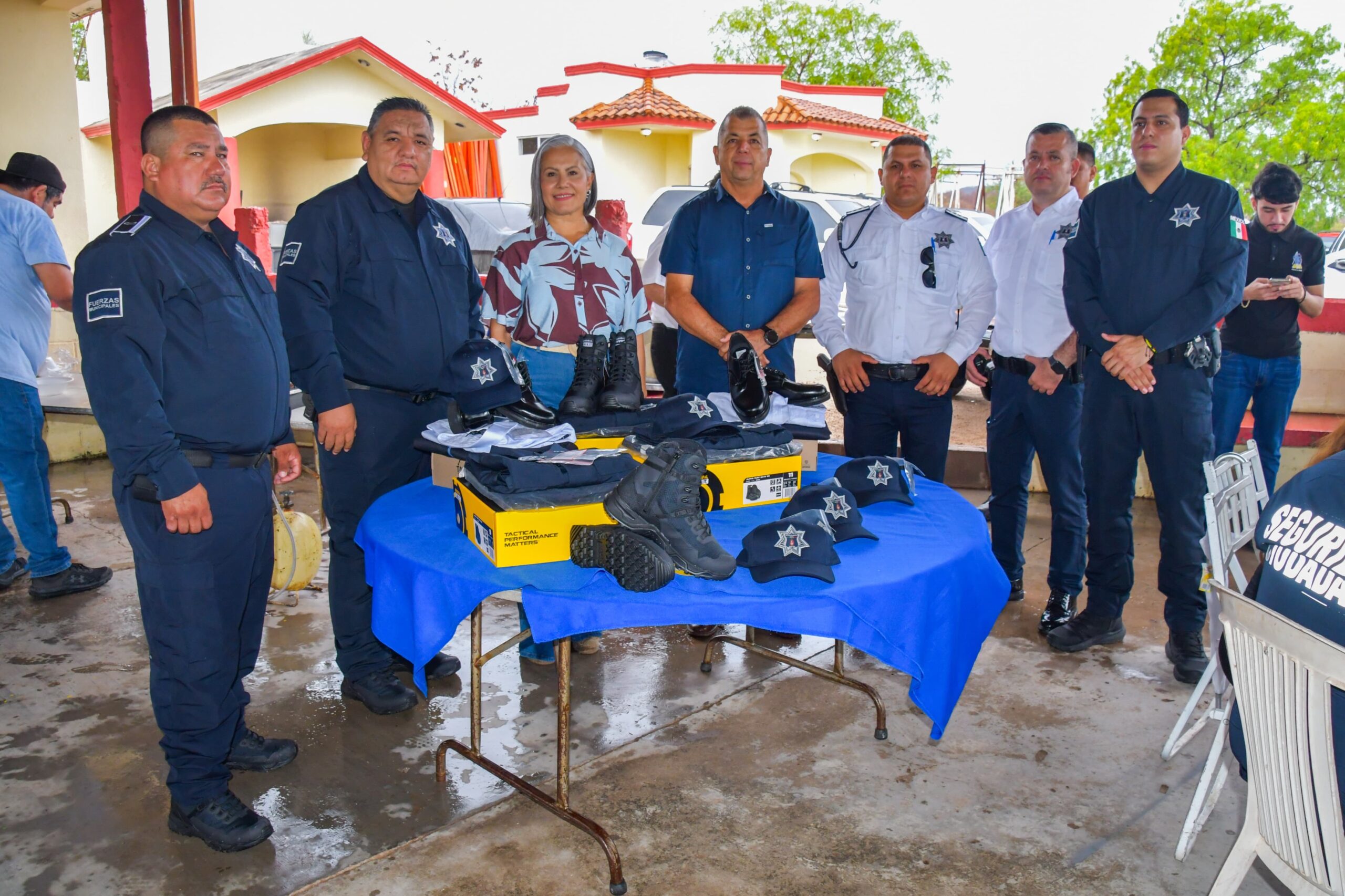 Reconocen la labor de los policías de Salvador Alvarado en su día; reciben homenaje y estímulo económico