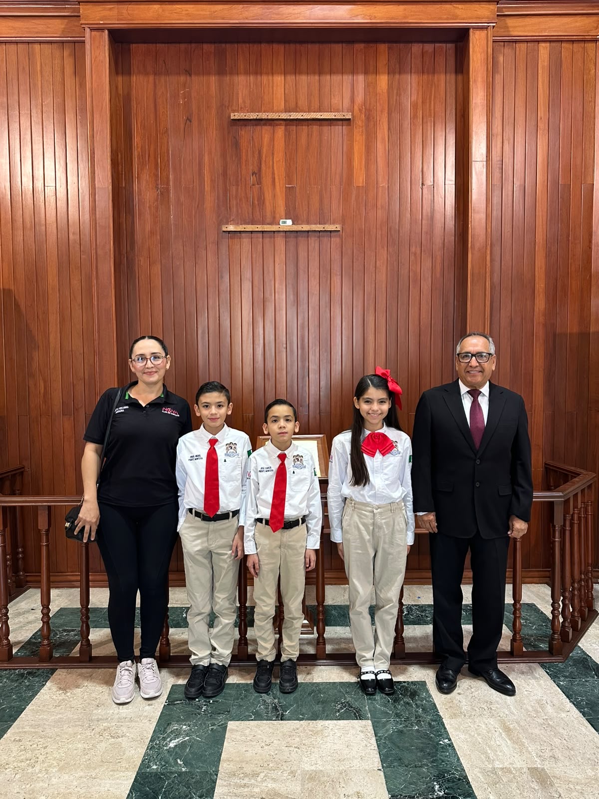 Ambrocio Chávez y diputados respaldan a estudiantes guamuchilenses que llevarán proyecto científico a Ecuador.