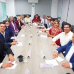 La dirigencia nacional de Morena sostuvo este viernes una reunión con las y los aspirantes a la Coordinación Estatal de la Defensa de la Transformación en Sinaloa, como parte del proceso interno mediante el cual el partido evalúa los avances en las tareas de organización, vinculación territorial y fortalecimiento de la estructura rumbo a la definición de sus coordinaciones estatales.