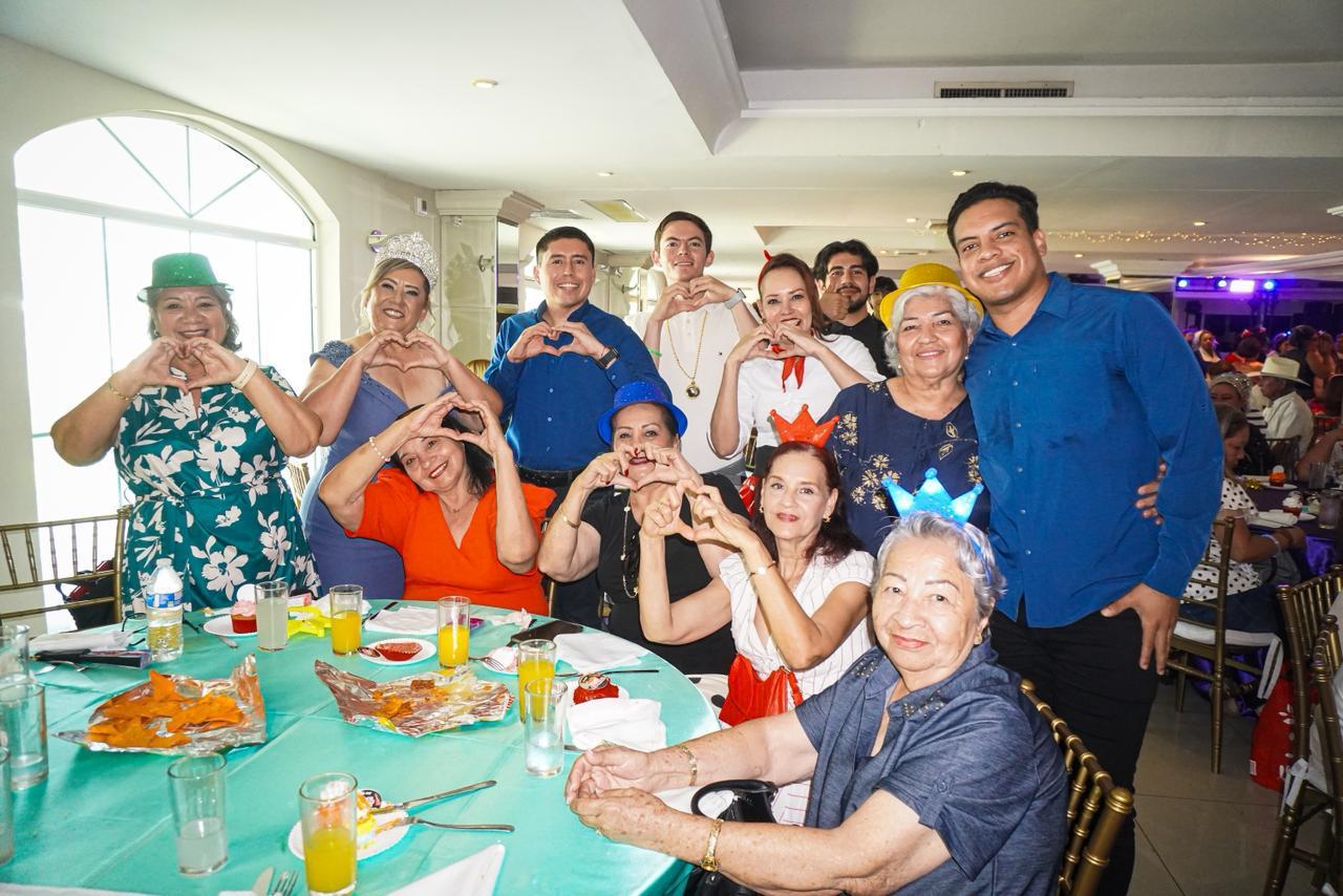 DIF Culiacán celebra a más de 500 abuelitos con fiesta al estilo de los años 70