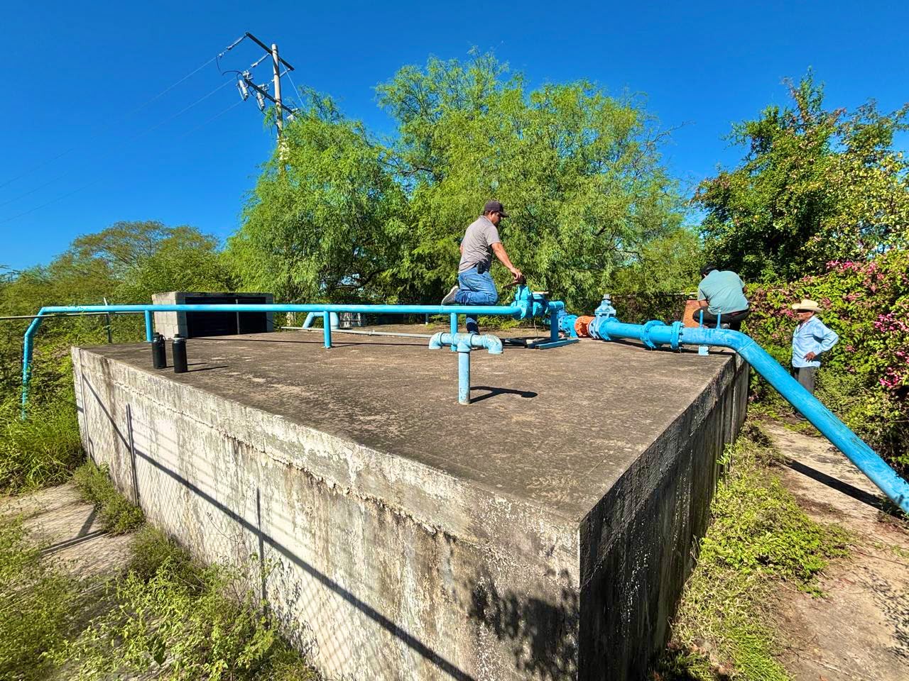 JAPAF atiende problemática de suministro de agua potable en Los Capomos.